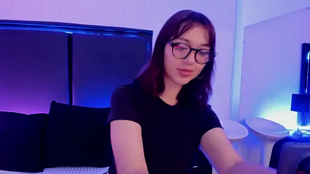 Snapshot of LilithBluum chatting on May 7, 6:13 pm LilithBluum online show from May 7, 6:13 pm
