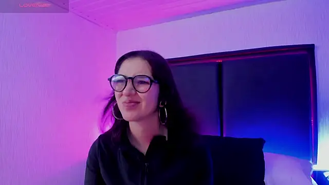 Snapshot of LilithBluum chatting on May 8, 6:24 pm LilithBluum online show from May 8, 6:24 pm