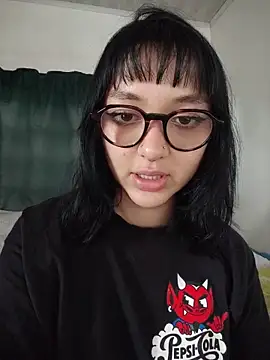 Snapshot of LilithBluum chatting on May 27, 9:12 pm LilithBluum online show from May 27, 9:12 pm