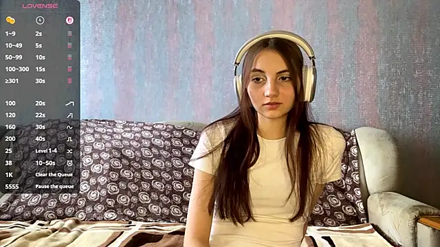 Snapshot of AlisaBloom chatting on March 19, 9:13 am AlisaBloom online show from March 19, 9:13 am