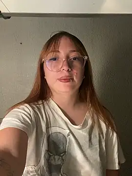 Snapshot of Milaac_ chatting on March 14, 4:18 am Milaac online show from March 14, 4:18 am