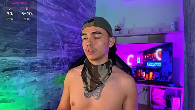 Snapshot of NicoKinggs_ chatting on March 26, 2:22 pm NicoKinggs online show from March 26, 2:22 pm