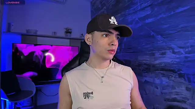 Snapshot of NicoKinggs_ chatting on April 1, 1:01 pm NicoKinggs online show from April 1, 1:01 pm