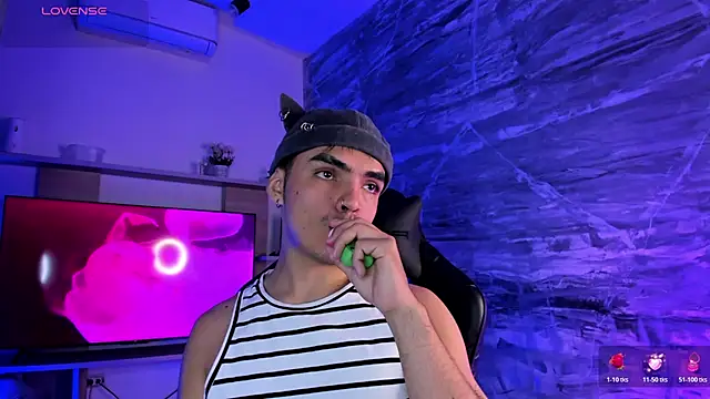 Snapshot of NicoKinggs_ chatting on April 5, 1:52 pm NicoKinggs online show from April 5, 1:52 pm