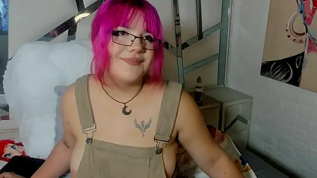 Snapshot of Sherry_Boomm chatting on May 6, 8:58 pm Sherry Boomm online show from May 6, 8:58 pm