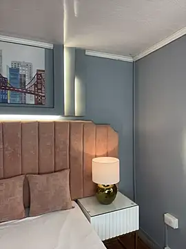 Bella-Ferrer online show from April 1, 6:27 pm