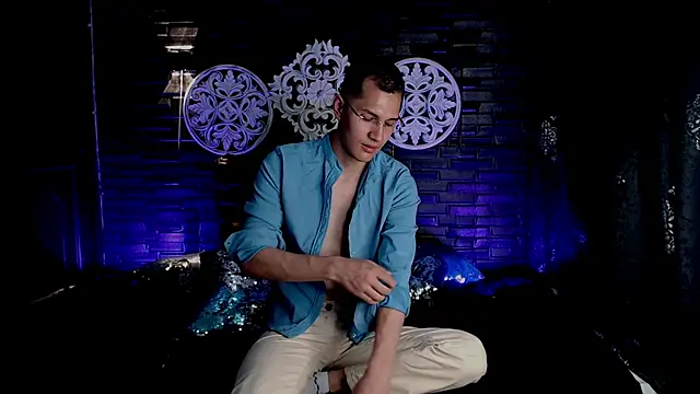 MilanDavid1 online show from March 19, 5:17 pm