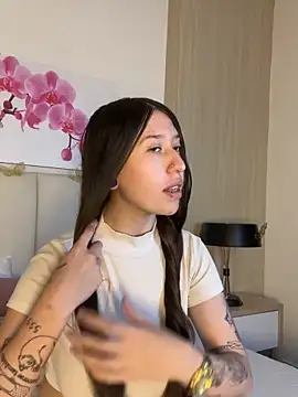 Snapshot of AmberVegaa chatting on April 1, 1:01 pm AmberVegaa online show from April 1, 1:01 pm