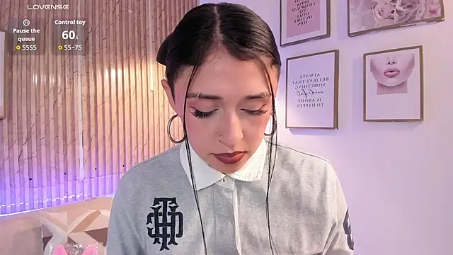 Zoey monroe online show from April 3, 1:20 pm