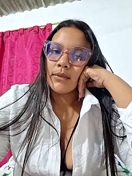 monicarokaforte online show from March 15, 4:40 am