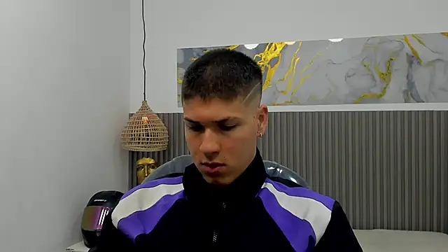 Snapshot of AlessandroFranco chatting on March 23, 12:20 pm AlessandroFranco online show from March 23, 12:20 pm