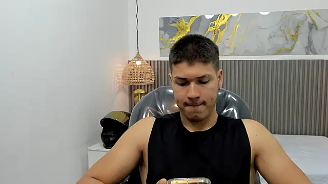 Snapshot of AlessandroFranco chatting on March 31, 1:44 pm AlessandroFranco online show from March 31, 1:44 pm