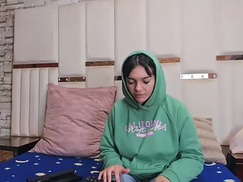 Snapshot of Alaia_Blosson chatting on March 24, 12:54 pm Alaia Blosson online show from March 24, 12:54 pm