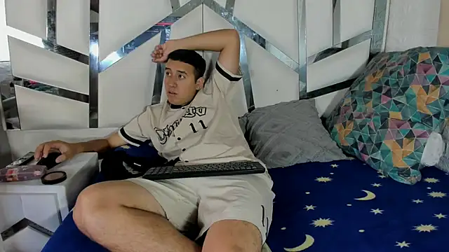 Snapshot of Alaia_Blosson chatting on March 25, 8:37 pm Alaia Blosson online show from March 25, 8:37 pm