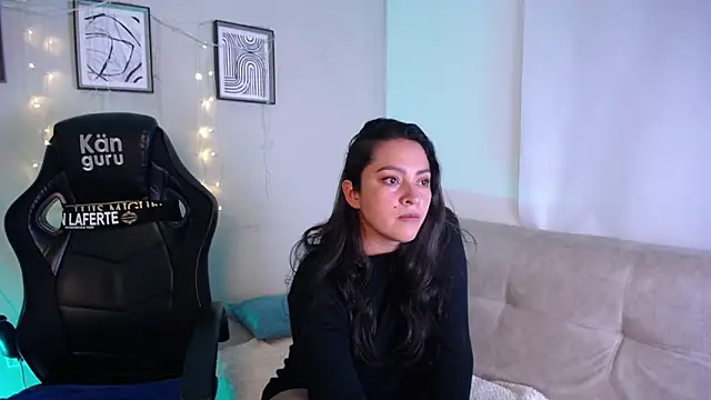 Snapshot of Siara_Belle chatting on April 1, 9:45 pm Siara Belle online show from April 1, 9:45 pm