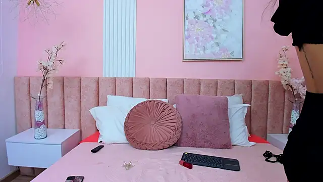 Snapshot of Skarlet_Kiss chatting on March 23, 7:07 pm Skarlet Kiss online show from March 23, 7:07 pm