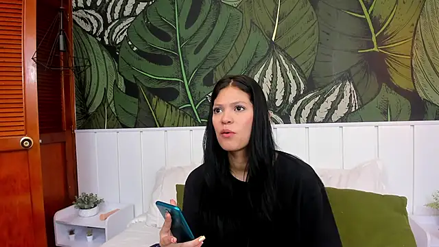Snapshot of Skarlet_Kiss chatting on April 30, 6:36 pm Skarlet Kiss online show from April 30, 6:36 pm