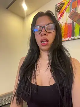 Snapshot of Queen_Chanel_XXX chatting on April 3, 7:45 pm Queen Chanel XXX online show from April 3, 7:45 pm