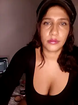 Snapshot of douce_9 chatting on March 15, 9:37 am douce 9 online show from March 15, 9:37 am