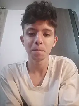 Snapshot of Daniel_Roy chatting on April 2, 11:24 pm Daniel Roy online show from April 2, 11:24 pm