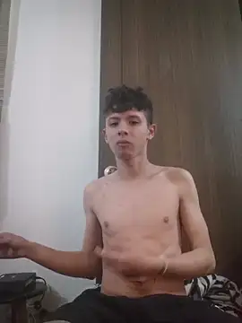 Snapshot of Daniel_Roy chatting on April 3, 8:40 pm Daniel Roy online show from April 3, 8:40 pm