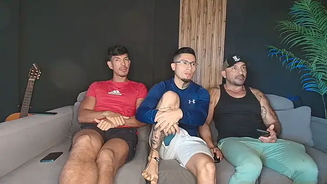 Snapshot of angelstream chatting on April 1, 12:28 pm angelstream online show from April 1, 12:28 pm