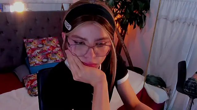 Snapshot of zarina_rouse chatting on March 16, 5:44 am zarina rouse online show from March 16, 5:44 am