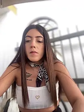 Snapshot of Electra_Pinkk chatting on April 4, 1:52 pm Electra Pinkk online show from April 4, 1:52 pm