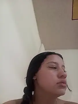 Snapshot of leyla-aron chatting on April 3, 6:17 pm leyla-aron online show from April 3, 6:17 pm