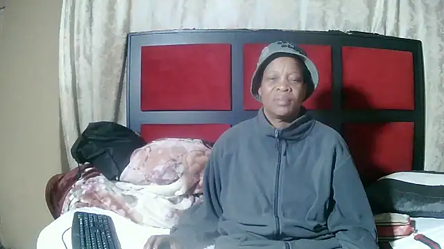 Snapshot of JoycyQueen chatting on June 22, 4:37 pm JoycyQueen online show from June 22, 4:37 pm