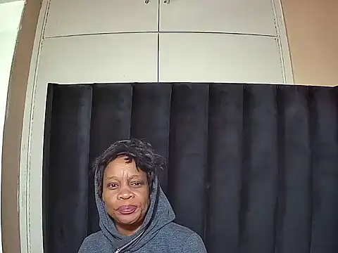 Snapshot of JoycyQueen chatting on July 8, 2:43 pm JoycyQueen online show from July 8, 2:43 pm
