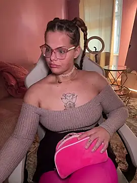 Snapshot of EmiliaSunx chatting on March 18, 1:14 pm EmiliaSunx online show from March 18, 1:14 pm