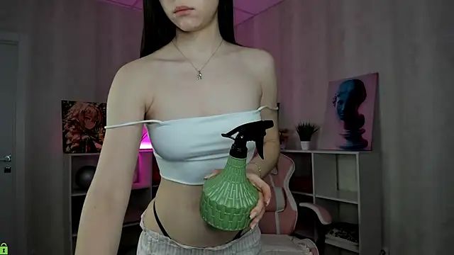 Aurora Temptia online show from April 8, 9:09 am