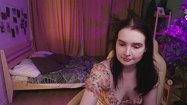 Snapshot of Kristen_Bellle chatting on April 6, 4:57 am Kristen Bellle online show from April 6, 4:57 am