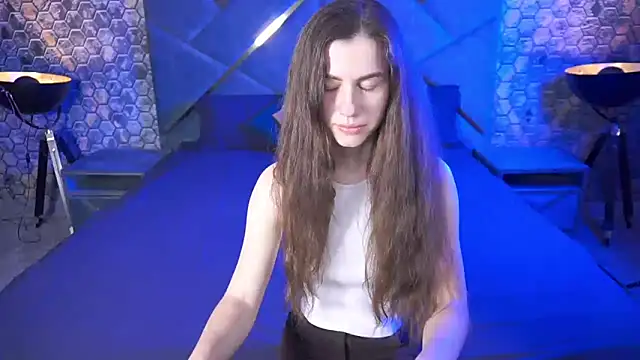 Snapshot of LittleJulii chatting on March 23, 4:00 pm LittleJulii online show from March 23, 4:00 pm