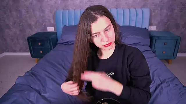 Snapshot of LittleJulii chatting on March 31, 7:25 pm LittleJulii online show from March 31, 7:25 pm