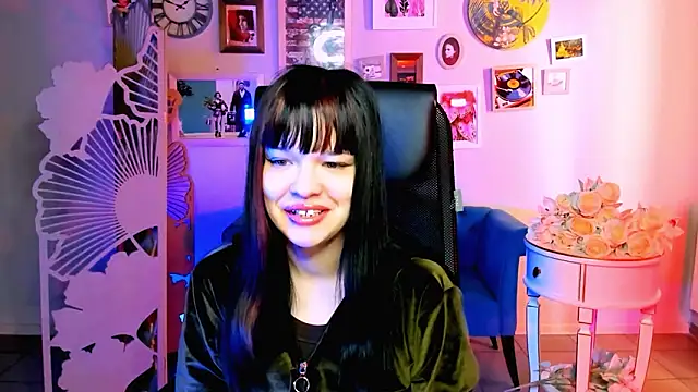 Snapshot of MeganBlosom chatting on March 11, 6:19 am MeganBlosom online show from March 11, 6:19 am