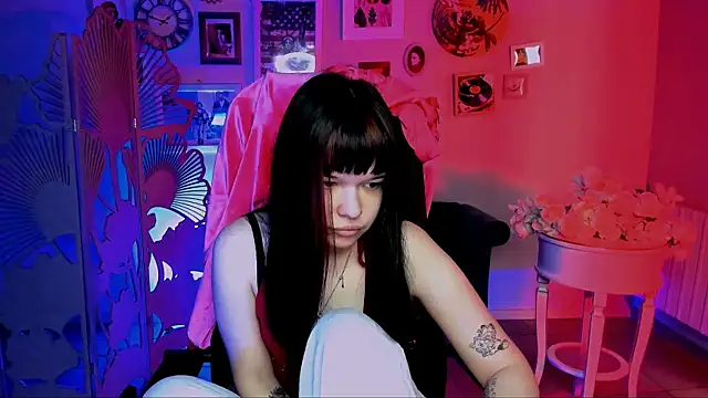 Snapshot of MeganBlosom chatting on April 1, 6:25 am MeganBlosom online show from April 1, 6:25 am