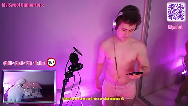 Snapshot of SweatyJay chatting on March 18, 4:32 pm SweatyJay online show from March 18, 4:32 pm