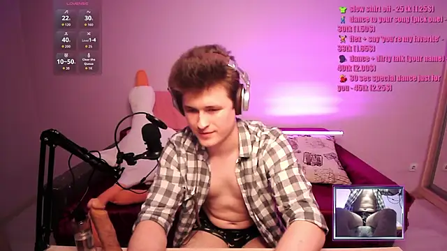 Snapshot of SweatyJay chatting on March 31, 7:47 pm SweatyJay online show from March 31, 7:47 pm