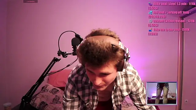 Snapshot of SweatyJay chatting on April 1, 7:55 pm SweatyJay online show from April 1, 7:55 pm