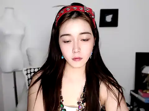 WQueen online show from April 2, 10:35 am