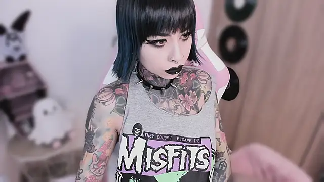 shes creepy online show from May 7, 7:25 am
