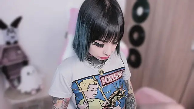 shes creepy online show from May 13, 4:21 am