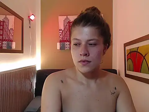 Moonna linnda online show from March 24, 7:30 pm