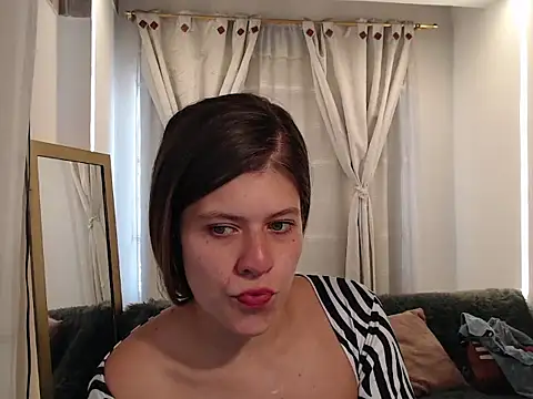 Moonna linnda online show from March 25, 1:39 pm