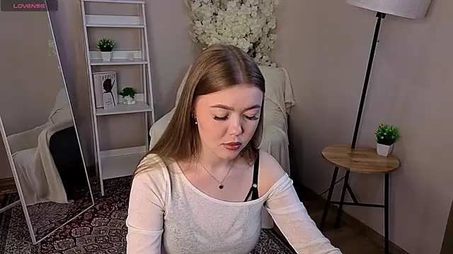 BlondeLina online show from May 18, 4:07 am