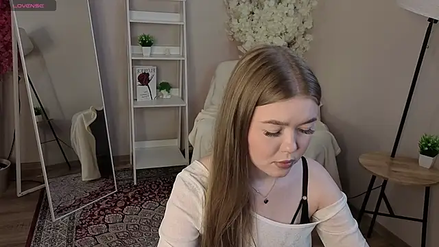 BlondeLina online show from May 19, 4:41 am