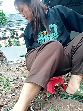 Snapshot of Leylin_1 chatting on March 29, 9:42 am Leylin 1 online show from March 29, 9:42 am