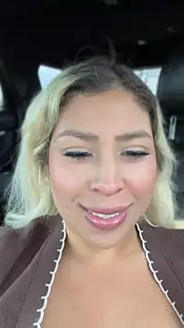 Snapshot of mxmxee chatting on April 15, 2:35 pm mxmxee online show from April 15, 2:35 pm